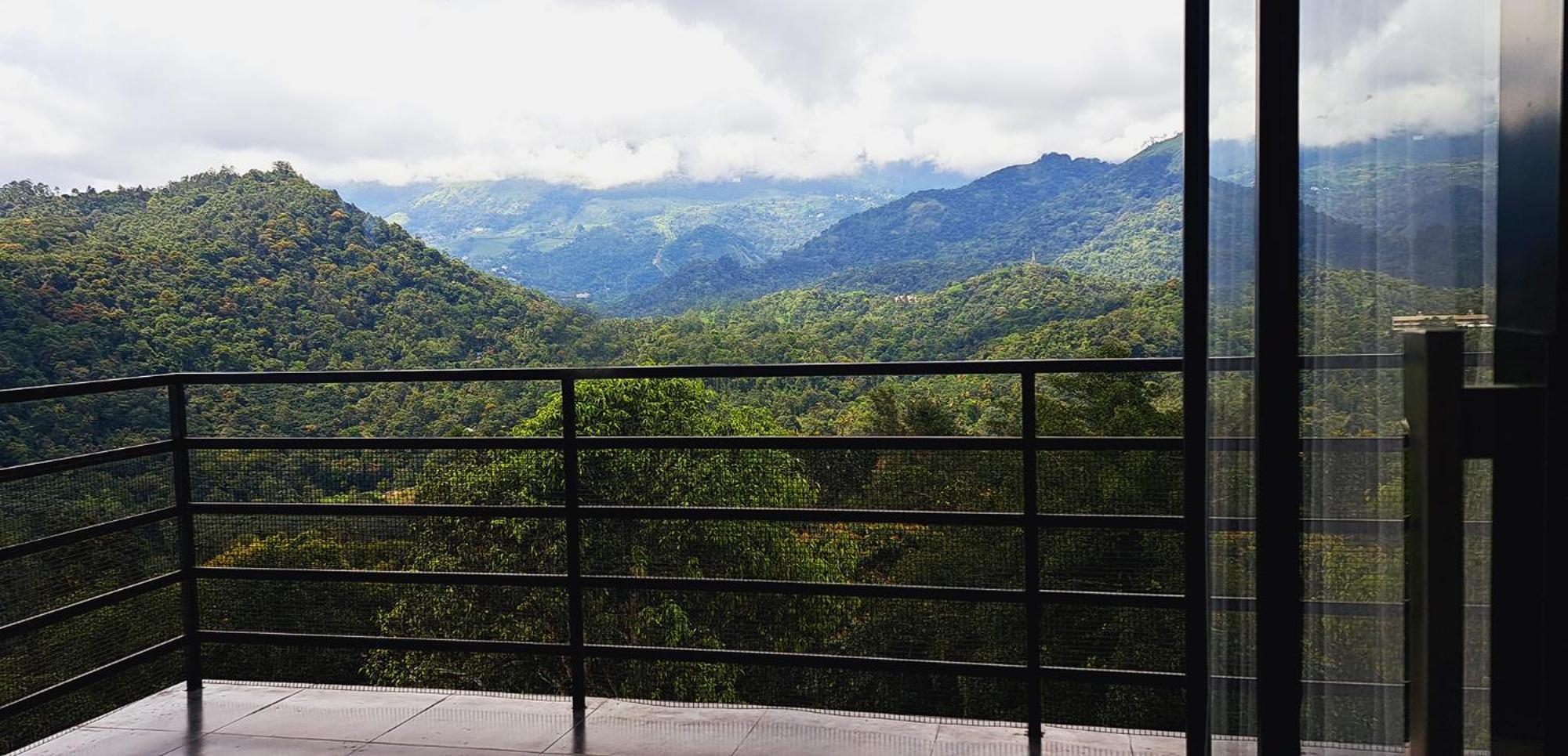 Viceroy Luxury Mountain Resort And Spa Munnar Exterior photo